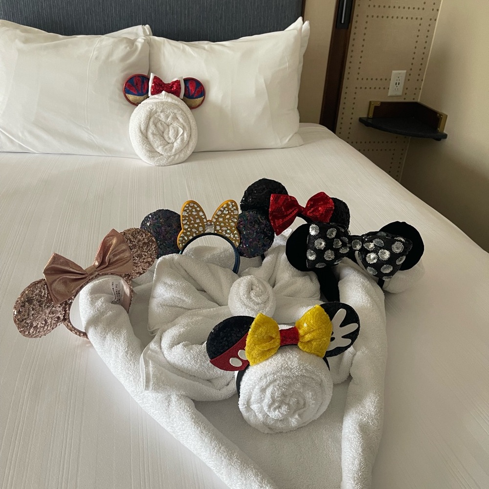 DISNEY MERCHANDISE - Picture 11 of 11